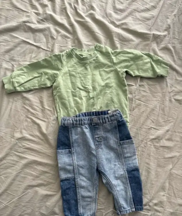 Свитшот и джинсы на мальчика