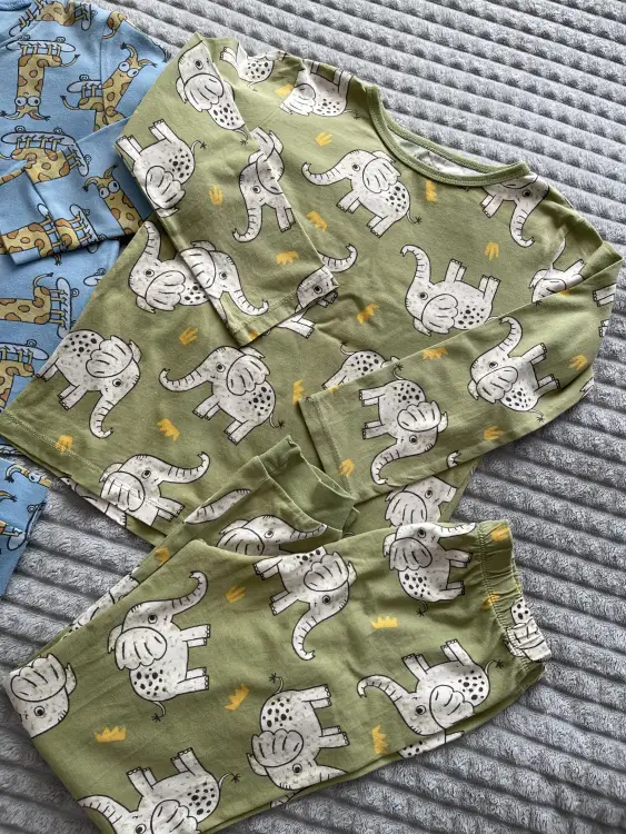 Лот пижам на 4-5 лет