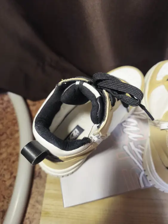 Кроссовки высокие утеплённые