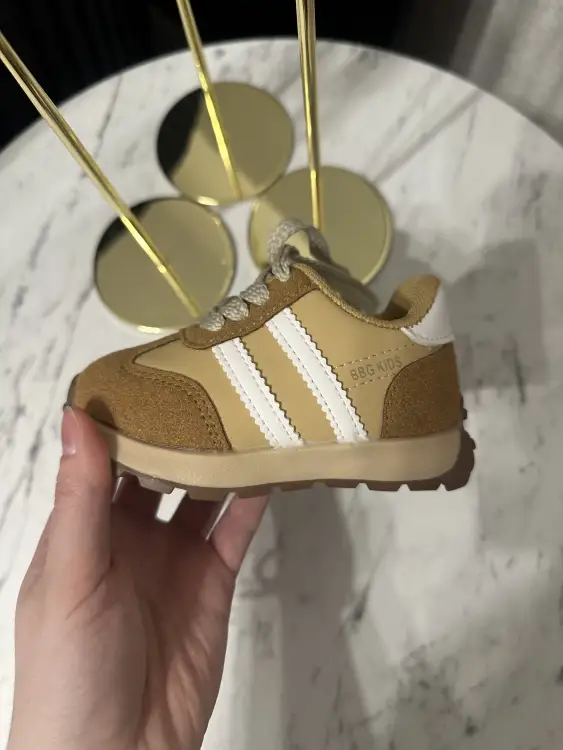 Кроссовки новые