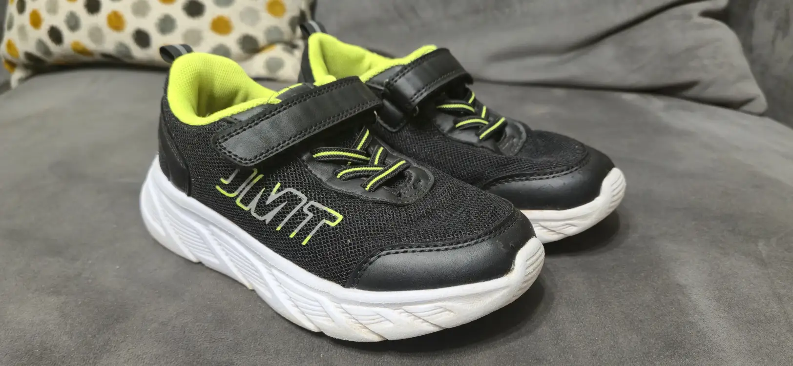 Кроссовки 28 р