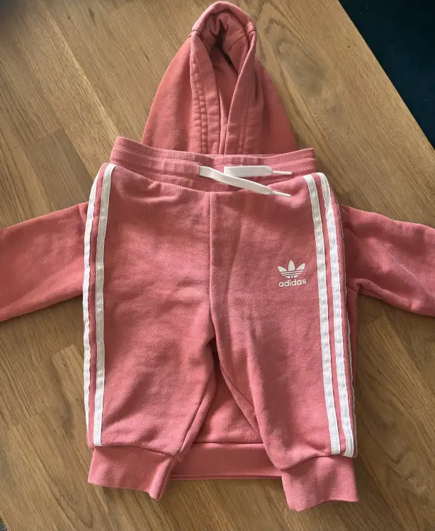 Оригинальный костюм Adidas на малышку