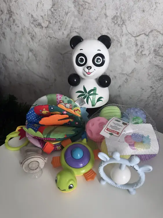 Лот игрушек до года