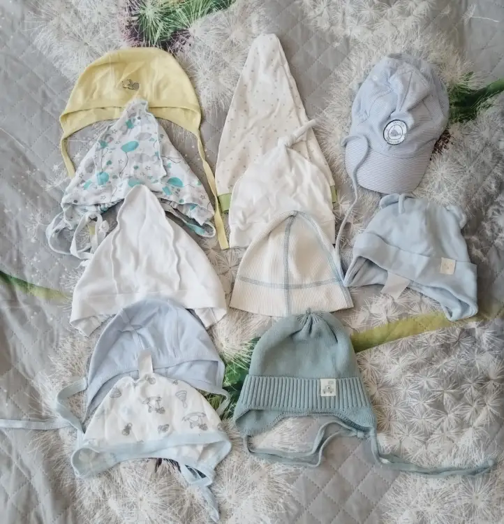 Носочки, шапочки,слюнявчики