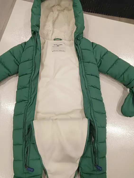 Теплый комбинезон на 6-9 месяцев