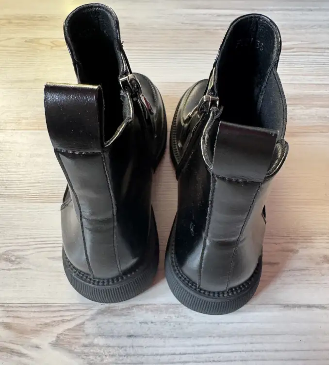 Сапоги для девочки новые