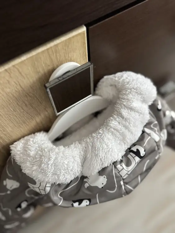 Демисезонный комбинезон для малыша