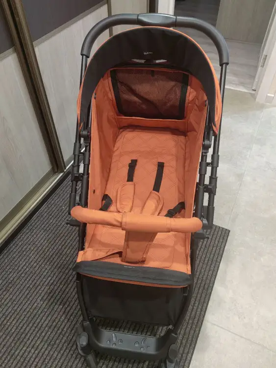 Прогулочная коляска новая