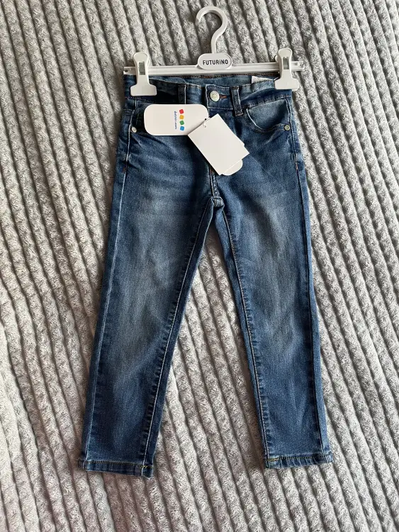 Джинсы новые на 3-4 года
