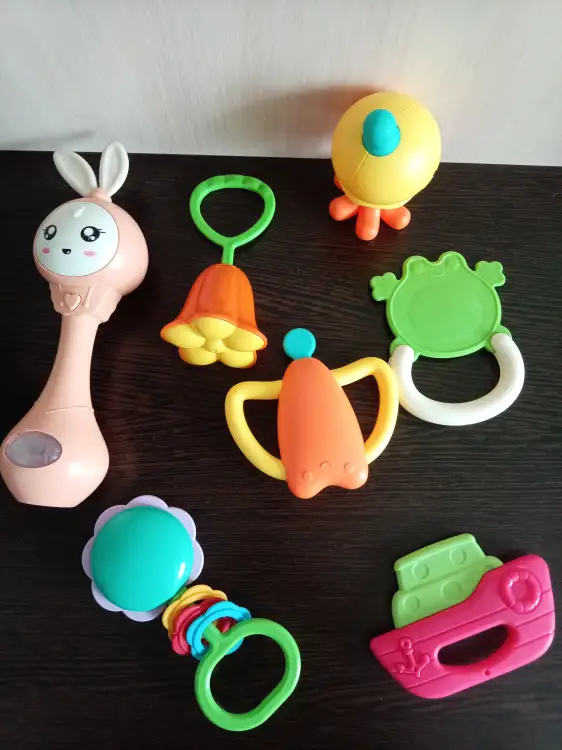 Игрушки для самых маленьких разные