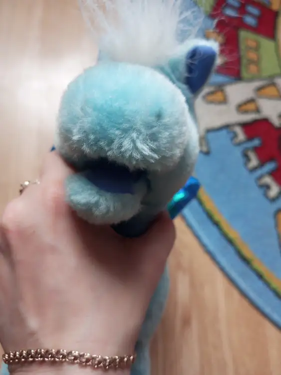 Пегас пони на поводке с пультом