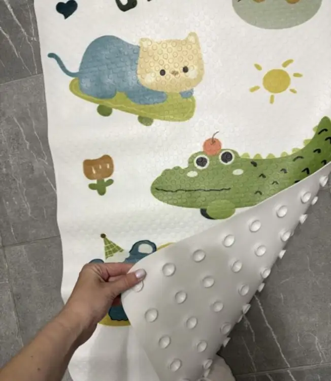 Противоскользящий коврик в ванную