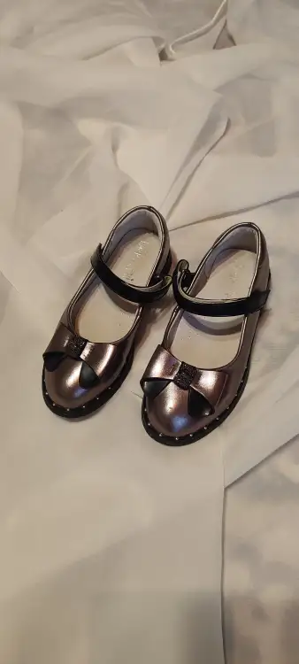 Босоножки на девочку 27-28 размер