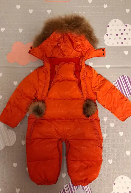 Зимний комбинезон на 6-9 месяцев