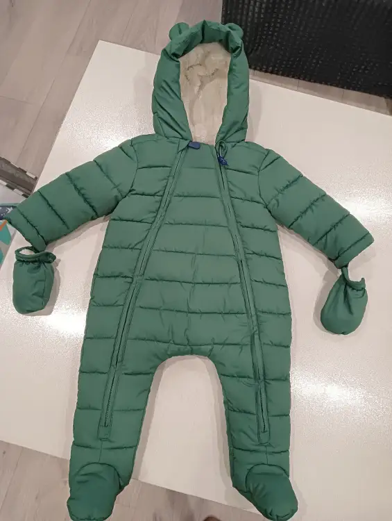 Теплый комбинезон на 6-9 месяцев