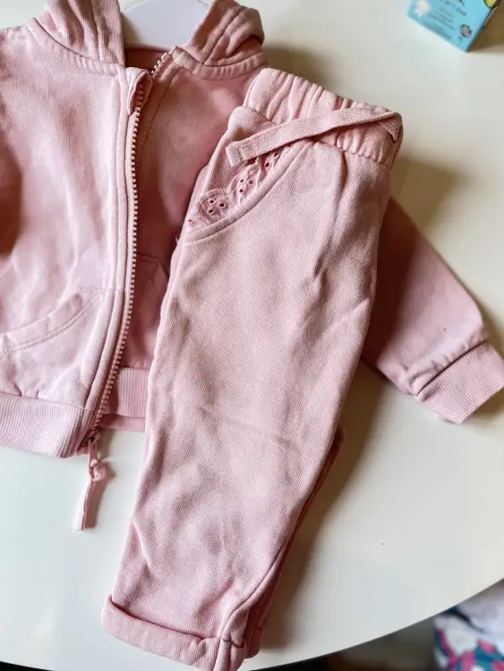 Костюм на весну 6-9 мес Mothercare