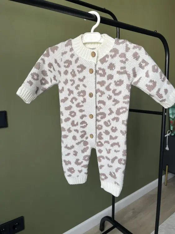 Вязаный комплект (комбинезон+шапочка) 62-68