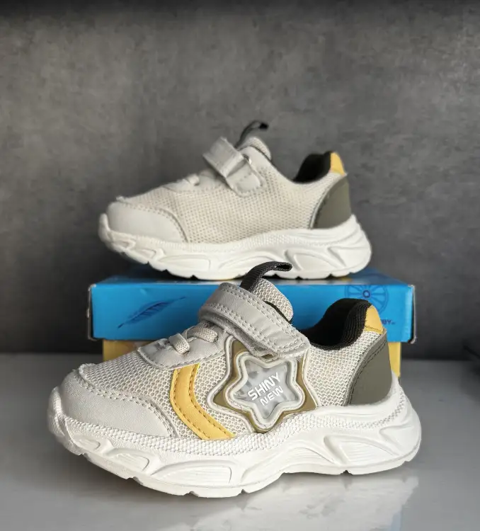 Кроссовки детские 23 р