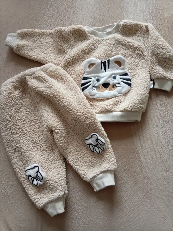 Костюмчик