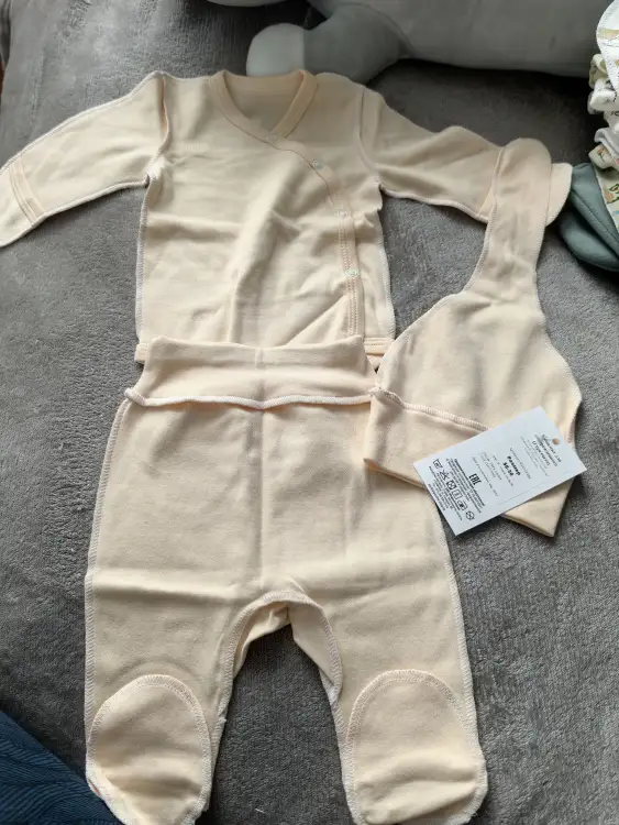 Костюмы из 3 предметов (ползуны, кофточка, шапочка)