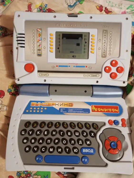 Музыкальный обучающий ноутбук