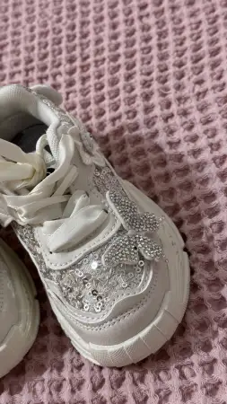 Кроссовки для девочки