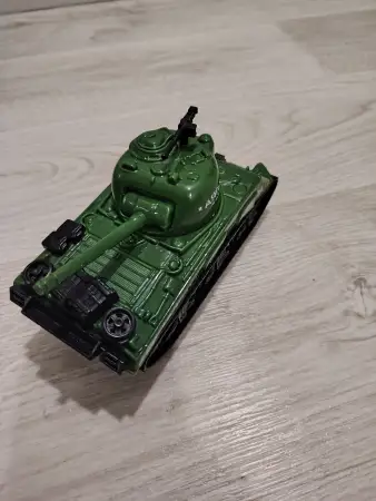 Игрушка-танк