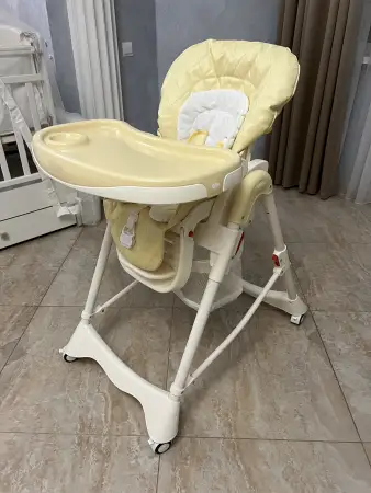 Стульчик для кормления Carrello как новый