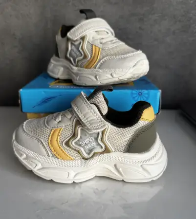 Кроссовки детские 23 р