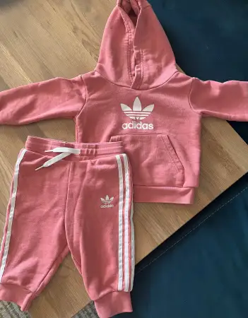 Оригинальный костюм Adidas на малышку