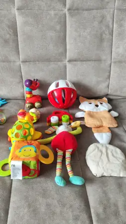 Лот игрушек до года
