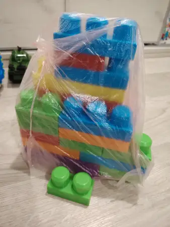 Конструктор и игрушки