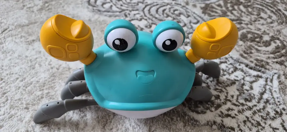 Интерактивная игрушка бегающий крабик