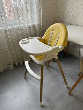 Детский стульчик для кормления