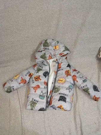 Демисезонная куртка 12-18 месяцев