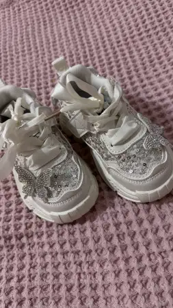 Кроссовки для девочки