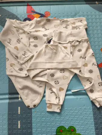 Бодики, ползунки, шапочки 56 размер