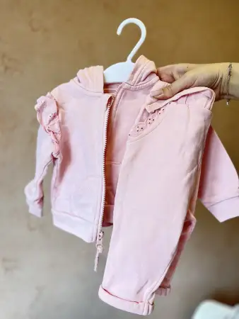 Костюм на весну 6-9 мес Mothercare