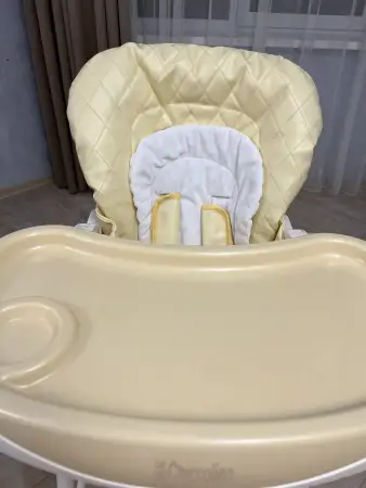 Стульчик для кормления Carrello как новый