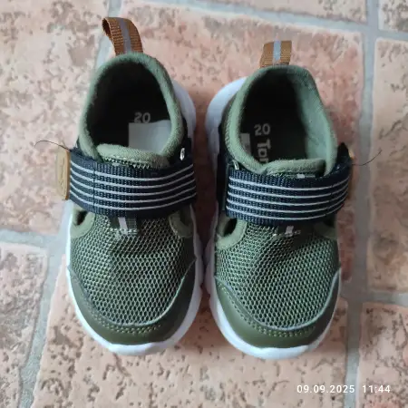 Кроссовки детские