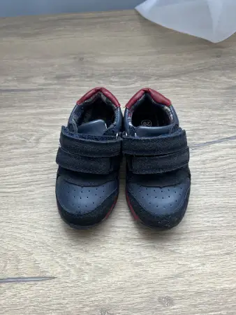 Первые кроссовки малыша 9-12 мес