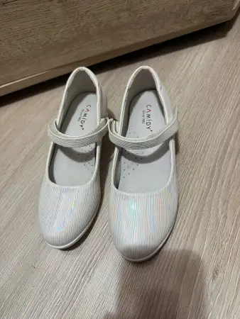 Туфли для девочки праздничные