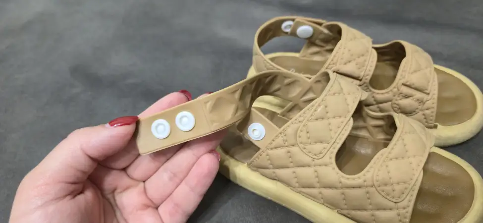 Босоножки для девочки 26 р