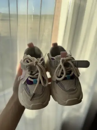 Кроссовки стелька 16.5, маркировка 27