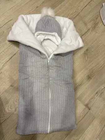 Конверт и шапка