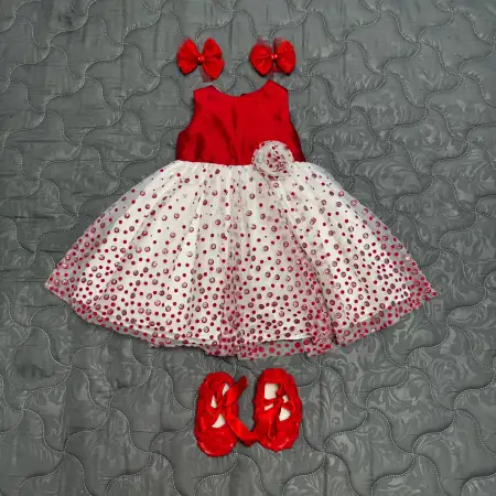 Нарядное платье для девочки 1,5-2 лет с пинетками и бантиками