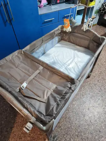 Манеж кровать с матрасом