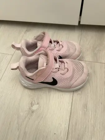 Кроссовки Nike