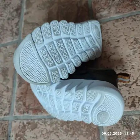 Кроссовки детские