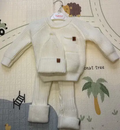 Костюм вязаный новый